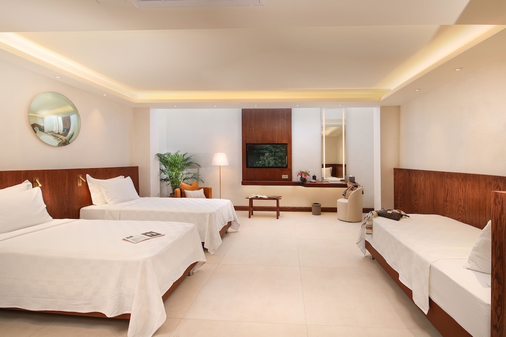 Deluxe Family Room - Photo 13