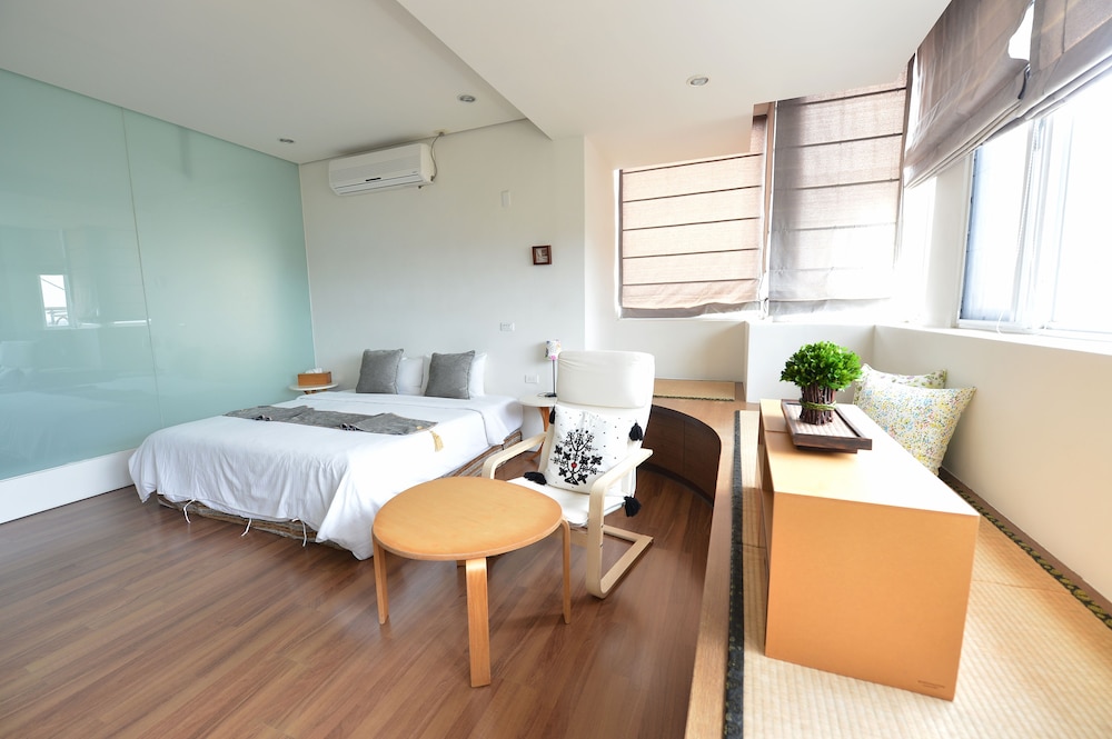 Deluxe Double Room, 1 Queen Bed, Beachside photo 2