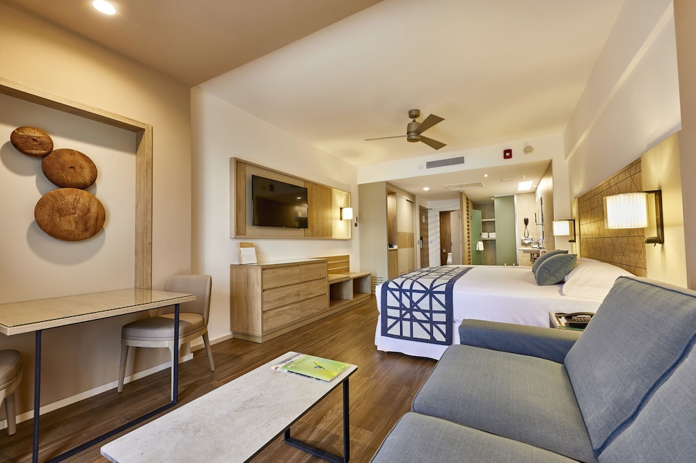 Junior Suite, Oceanfront (elite Club, B2c-us)