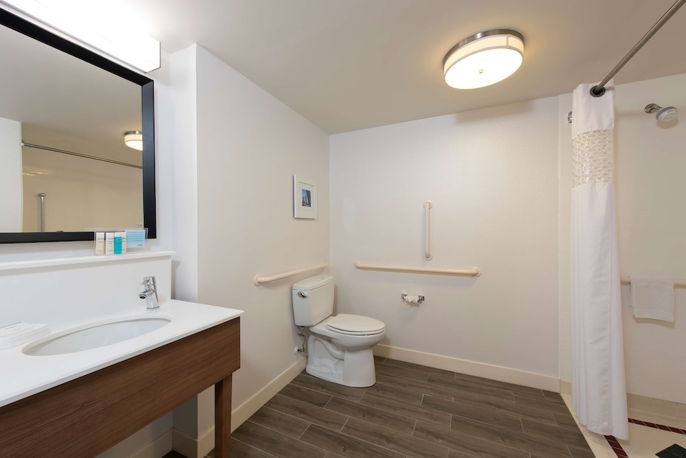 Room, 2 Queen Beds, Accessible, Non Smoking - Photo 6