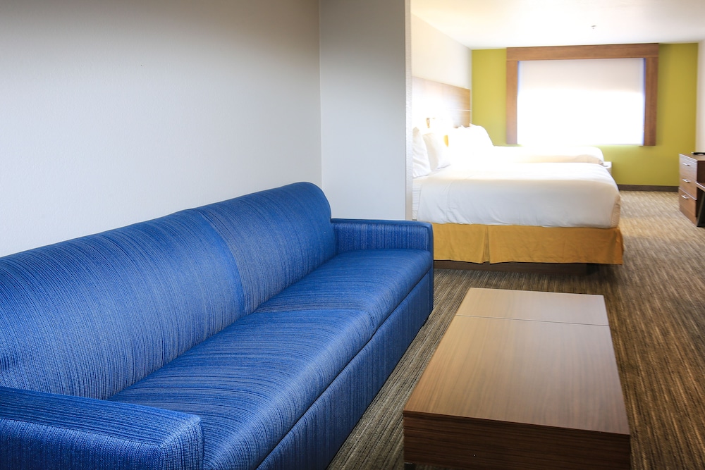 Suite, 2 Queen Beds - Photo 4