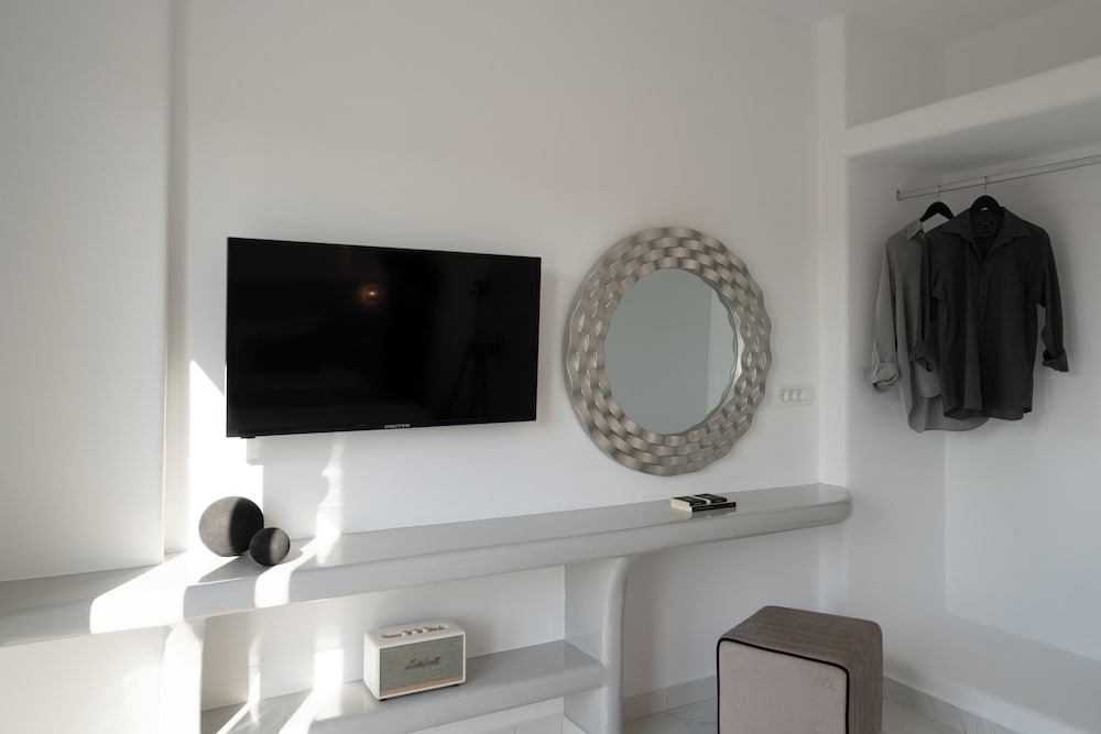 Premier Two Bedroom Villa with Hot Tub - Photo 5