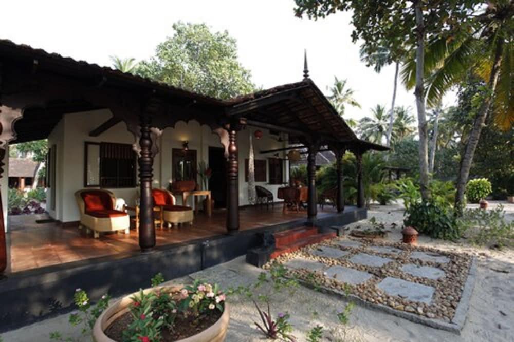 Villa with Private Garden photo 2