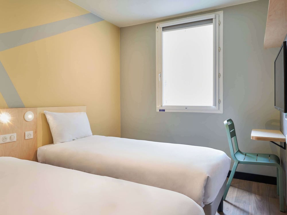 Standard Room, 2 Twin Beds photo 2