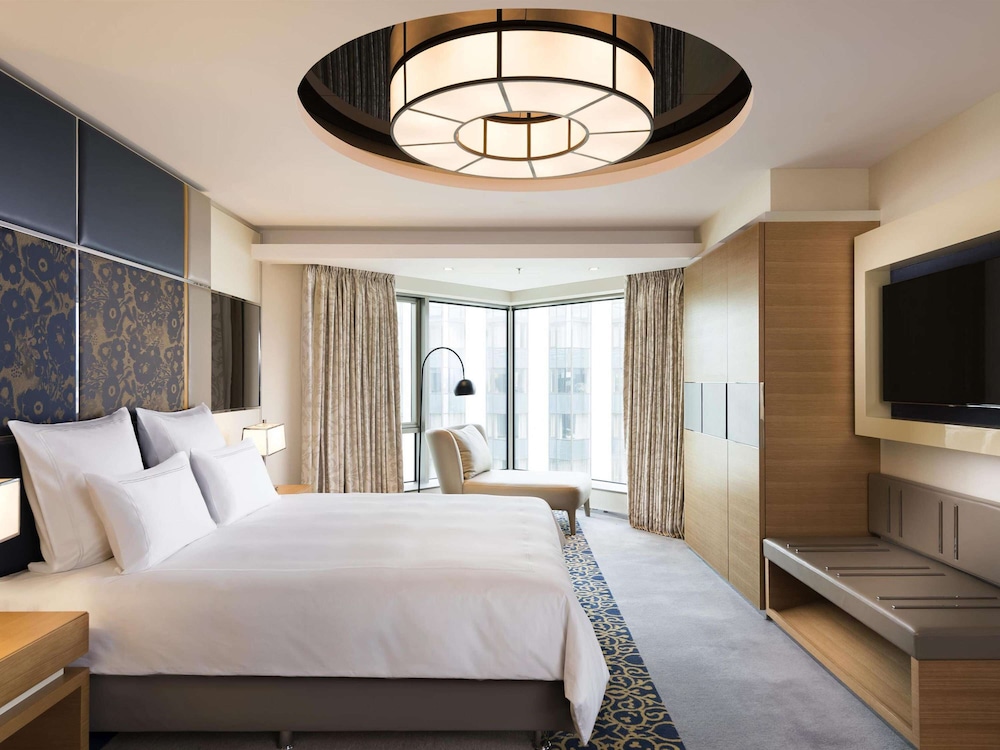 Suite, 1 King Bed with Sofa bed, Terrace with executive lounge access