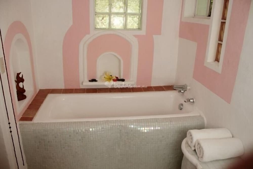 Standard Room, Bathtub, Ground Floor (with air conditioner) photo 2
