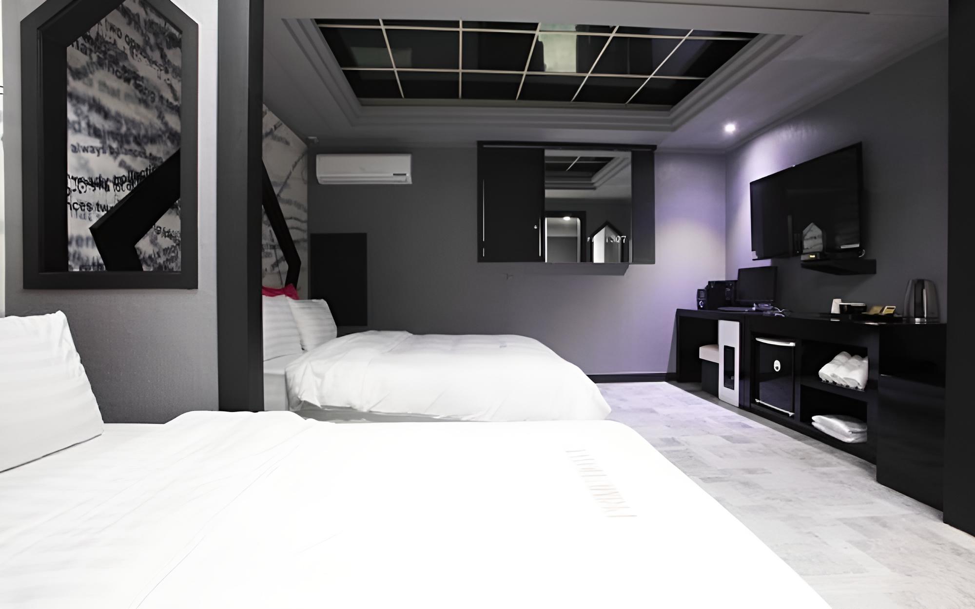 Room (Twin) photo 2
