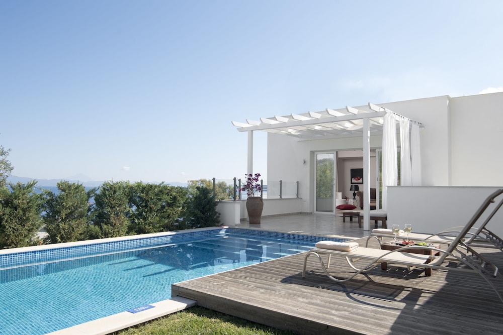 Exclusive Suite - 1 Bedroom with Private Pool photo 3