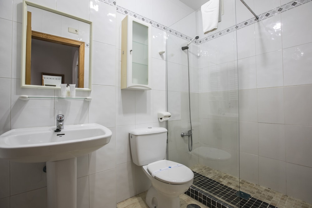 Apartment, 2 Bedrooms, Terrace, Ground Floor (APB) photo 3
