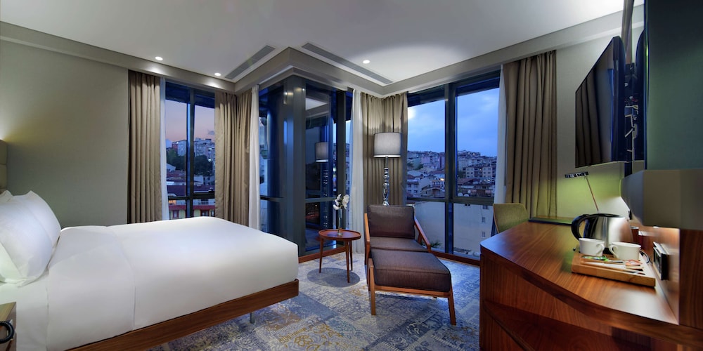 Standard Room, 1 Queen Bed (Accessible)