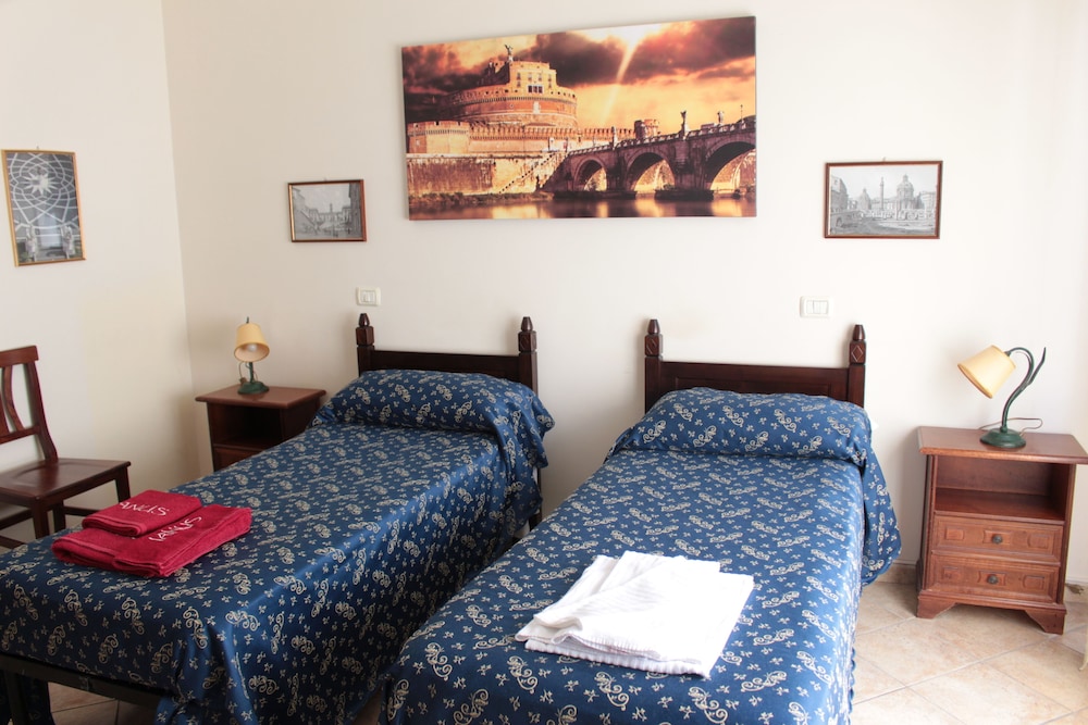 Standard Twin Room photo 1
