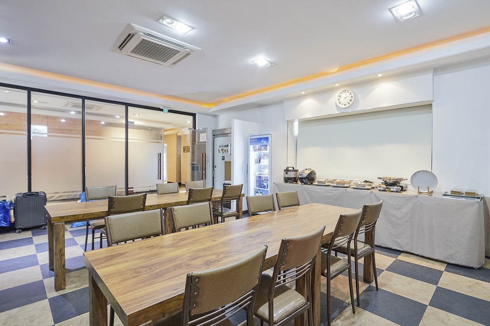 Luxury Room - Korean Buffet - Photo 9