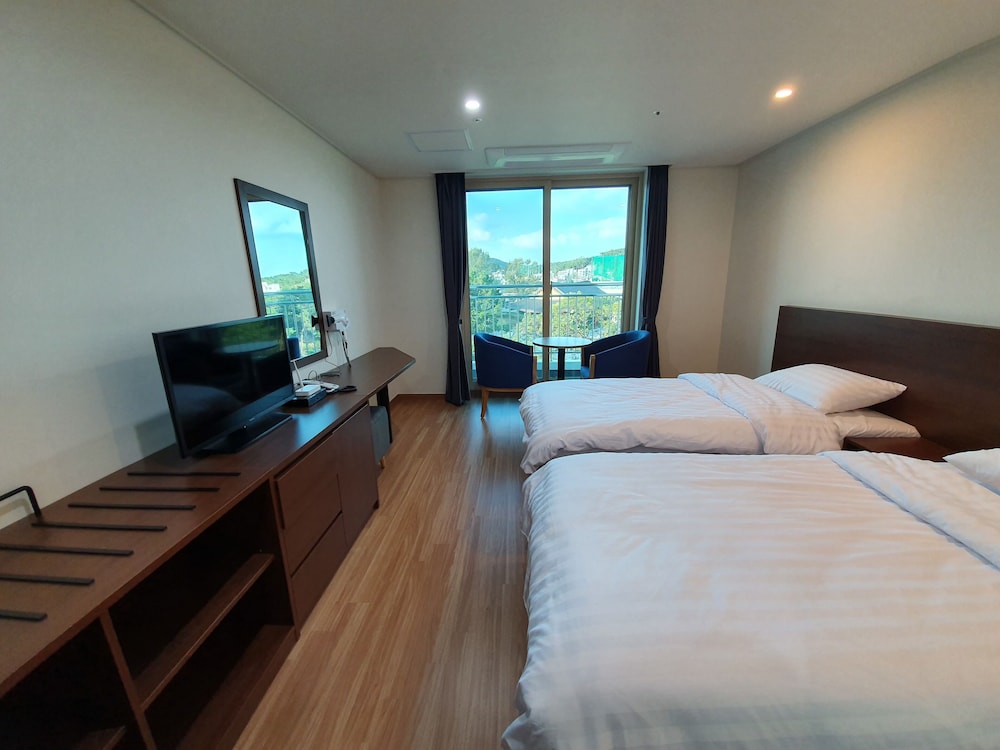 Twin Room - Photo 1