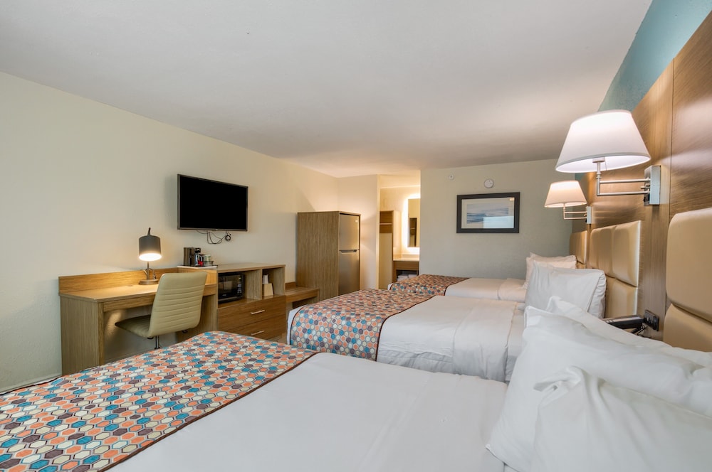 Three Double Beds - Photo 2