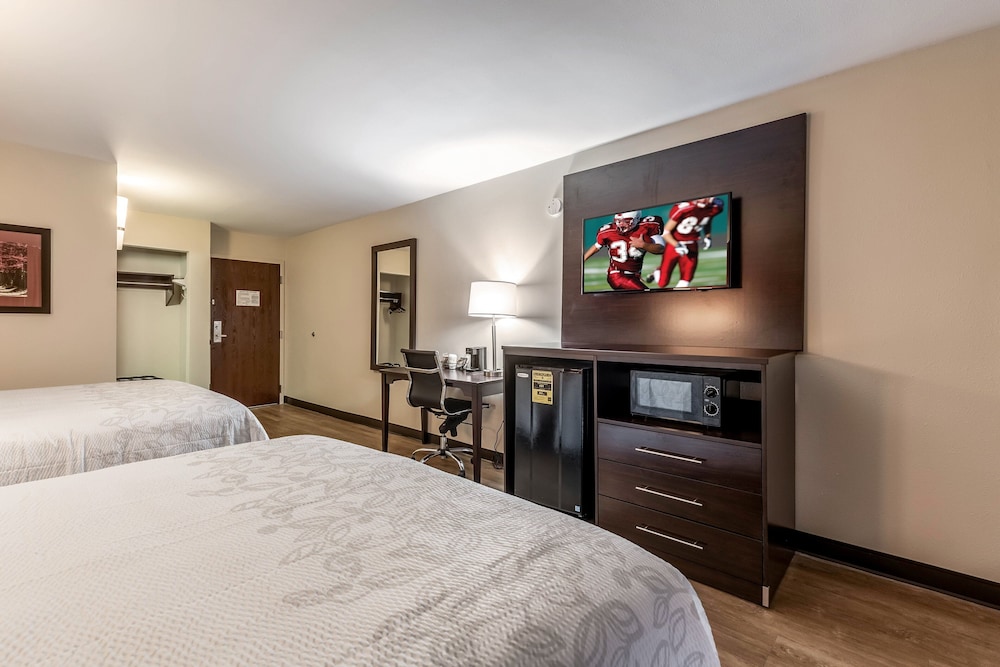 Deluxe Room, 2 Queen Beds (Smoke Free) - Photo 2