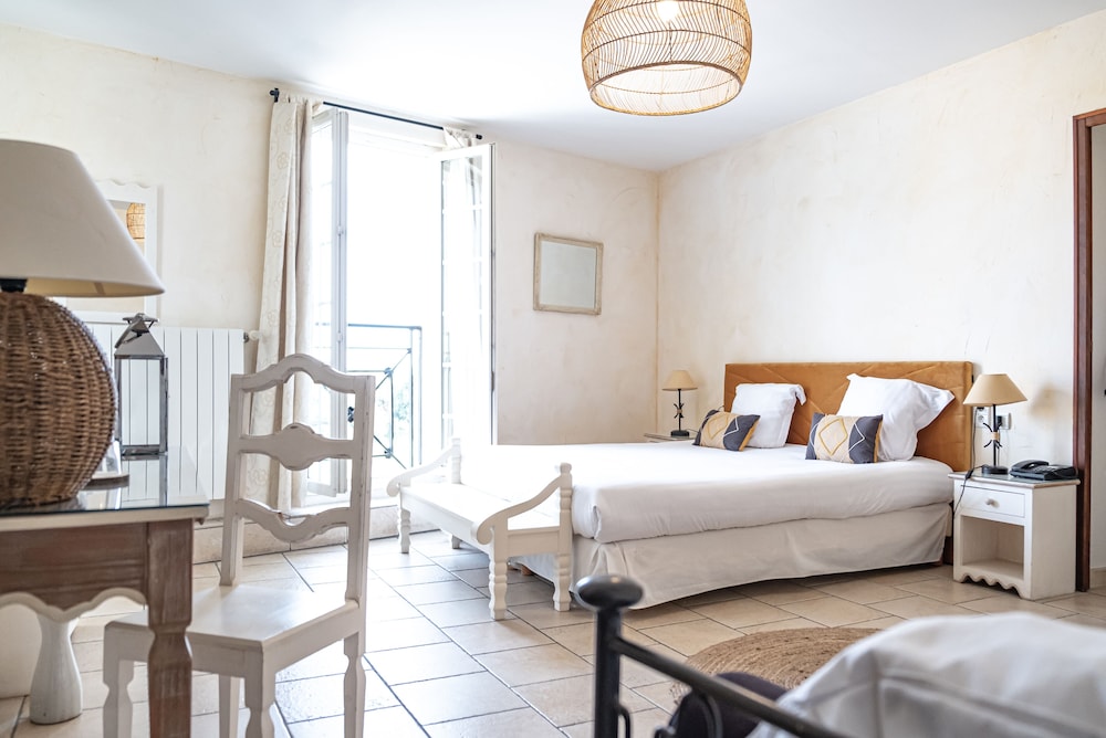 Deluxe Triple Room, 1 Bedroom, City View photo 2