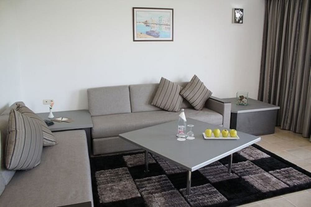Quadruple Apartment