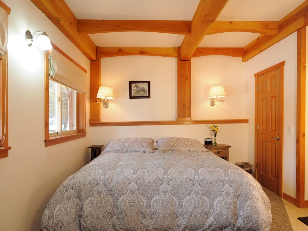 Luxury Double Room, Ensuite, Garden View (Coach Room) photo 1