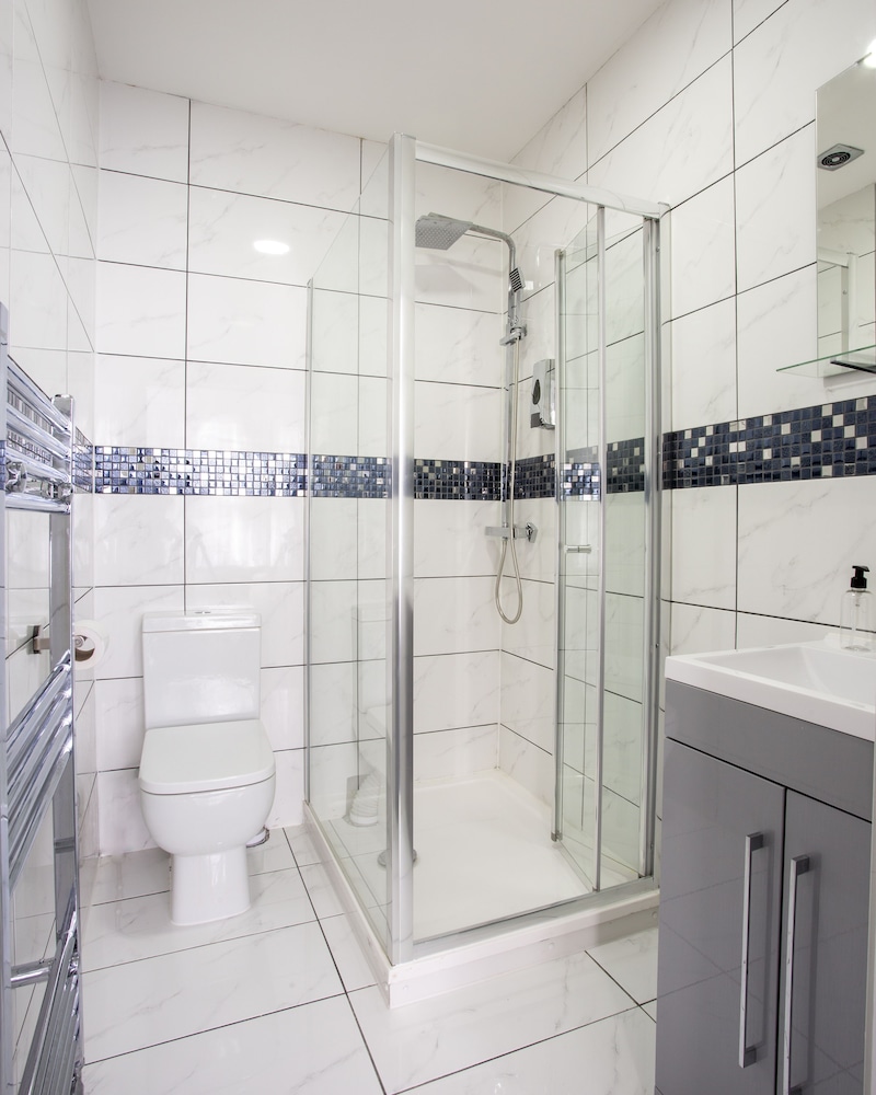 Superior Double Room, 1 King Bed, Non Smoking, Microwave - Photo 9