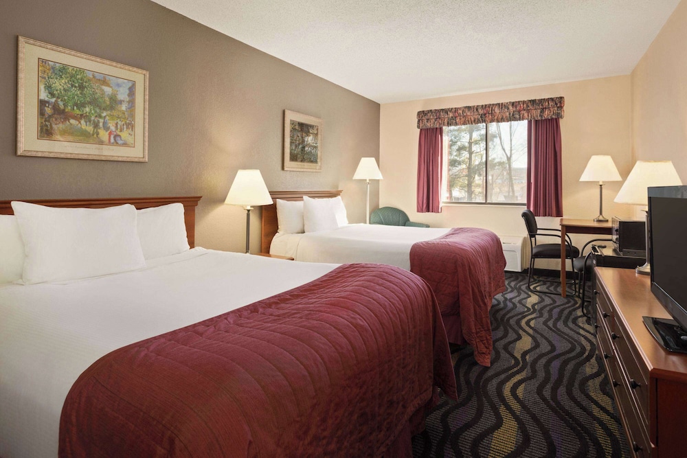 Standard Room, 2 Queen Beds photo 1