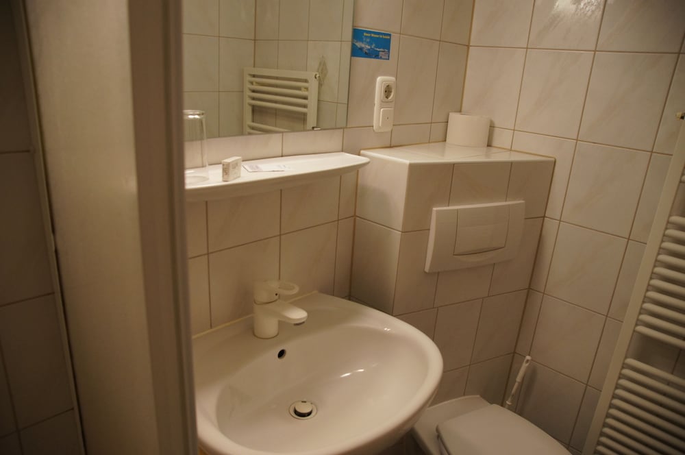 Standard Single Room, Private Bathroom photo 3