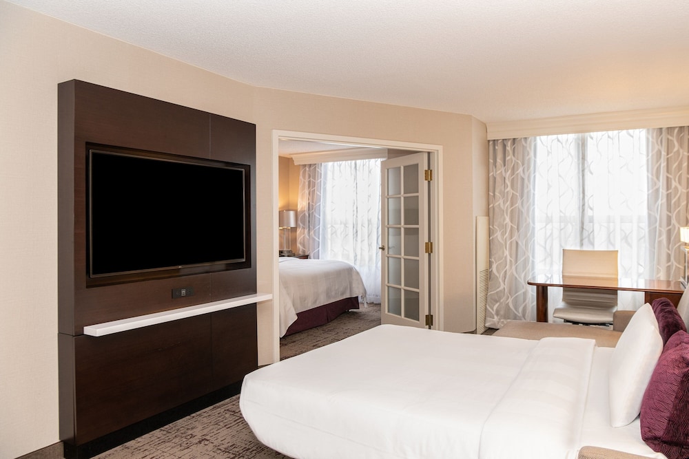 Suite, 1 Bedroom - Photo 2