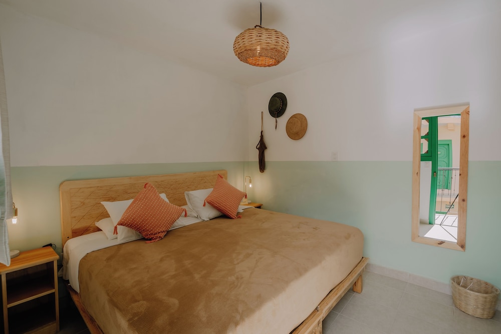Standard Room, 1 King Bed, Ensuite photo 1