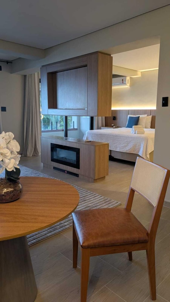 Luxury Suite, 1 King Bed, Sea Facing