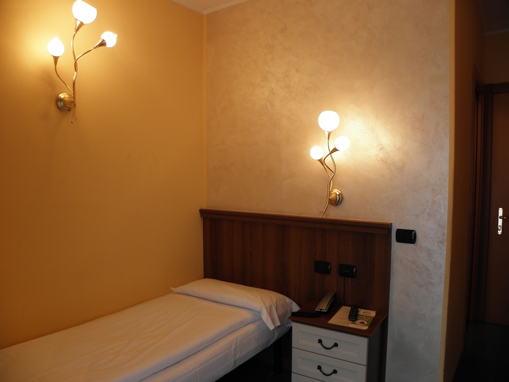 Single Room photo 3