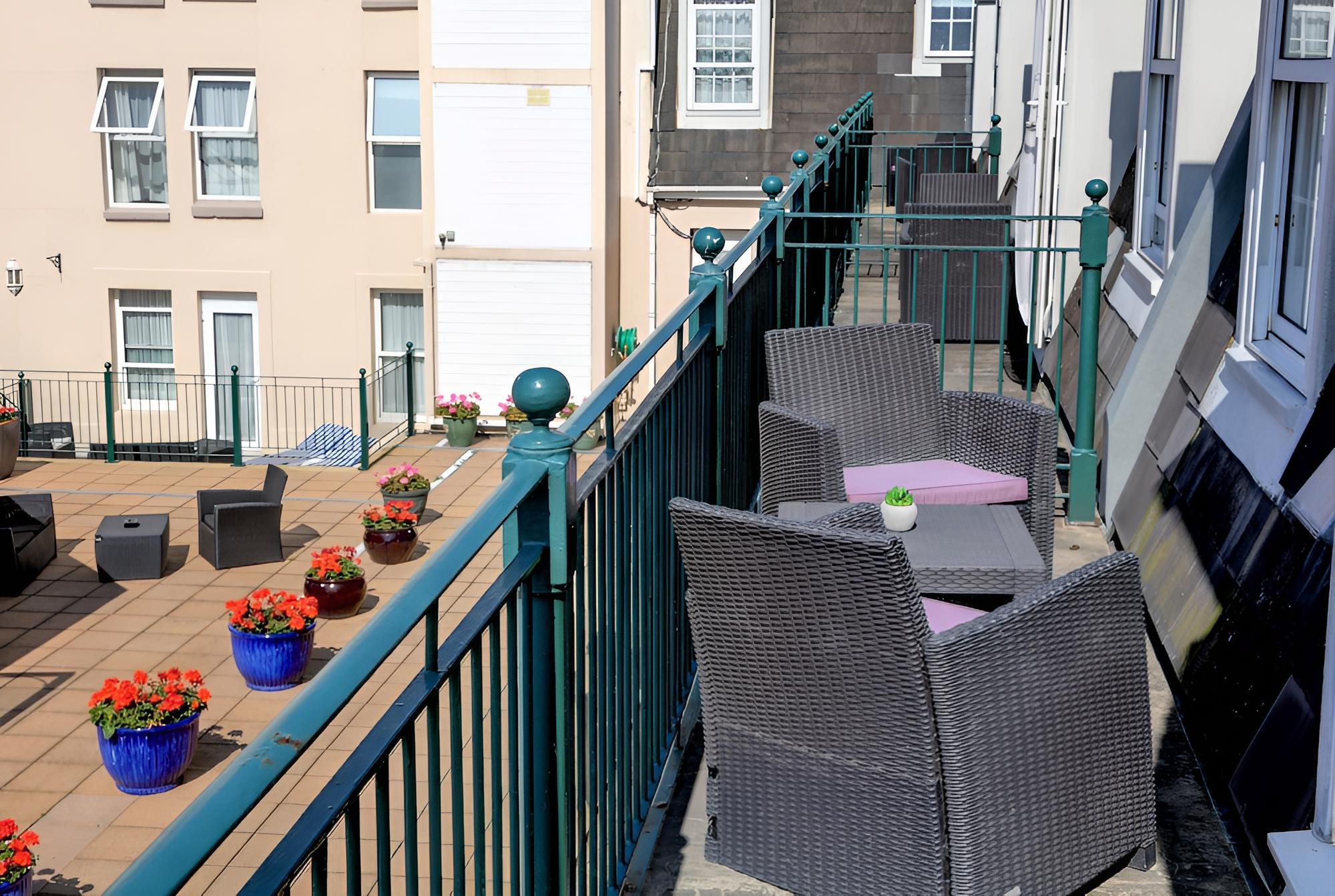 Standard Room, 1 Double Bed, Non Smoking, Balcony - Photo 2