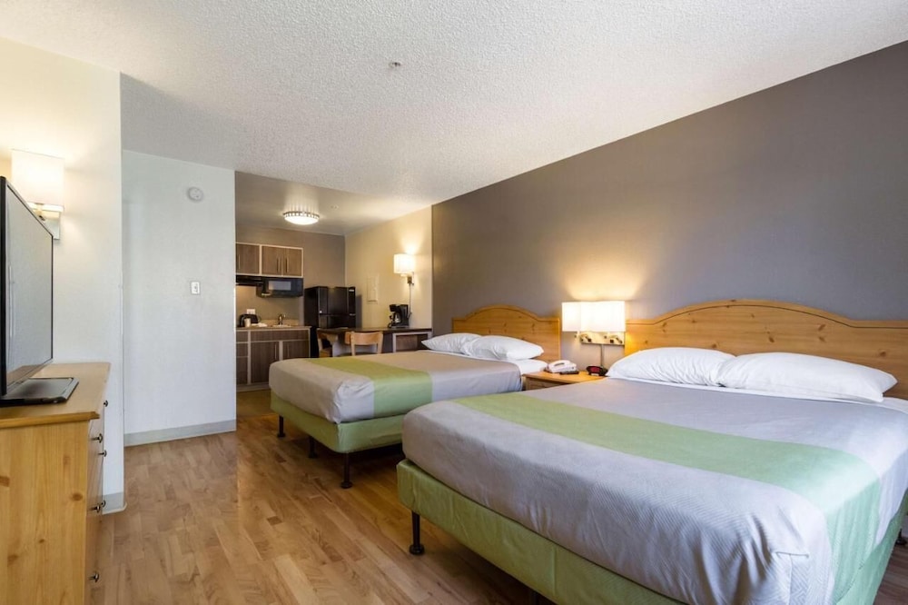 Deluxe Suite, Multiple Beds, Non Smoking, Kitchenette photo 2