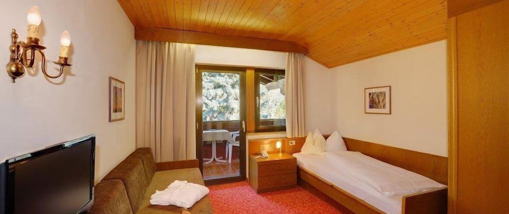 Single Room photo 2