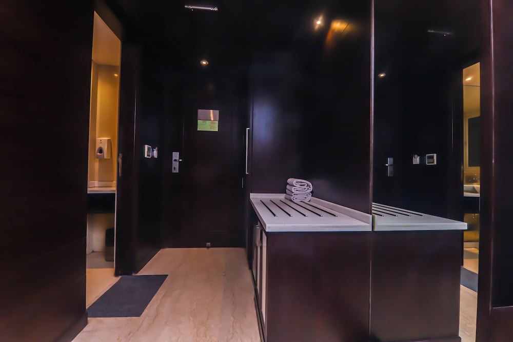 Deluxe Room - Photo 9