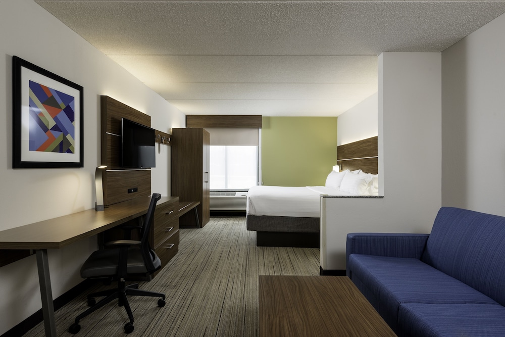 Suite, 1 King Bed - Photo 2