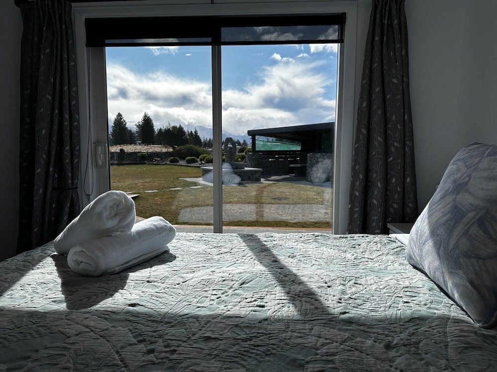 Deluxe House, Mountain View photo 1