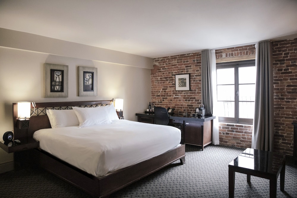Deluxe Suite (Petite) photo 2