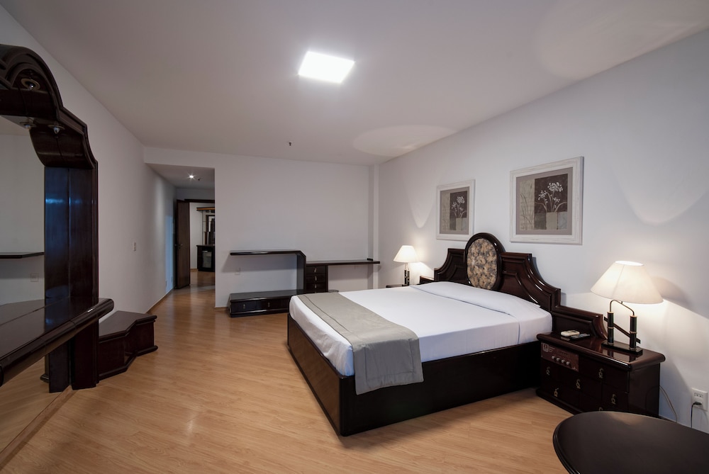 Premium Suite, 2 Queen Beds - Photo 1