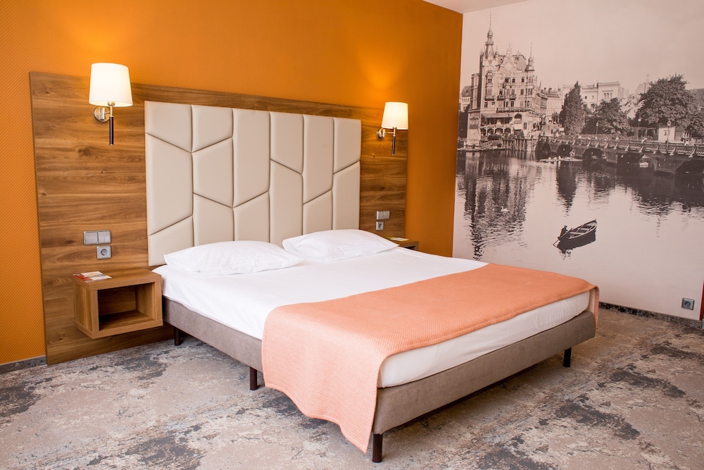 Superior Room, 1 King Bed, City View