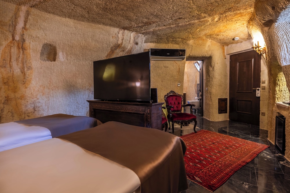 Deluxe Suite, 1 Double Bed (Cave) photo 3