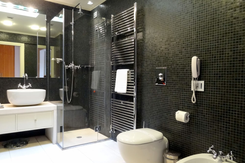 Suite, Partial Lake View (Prestige) - Photo 7