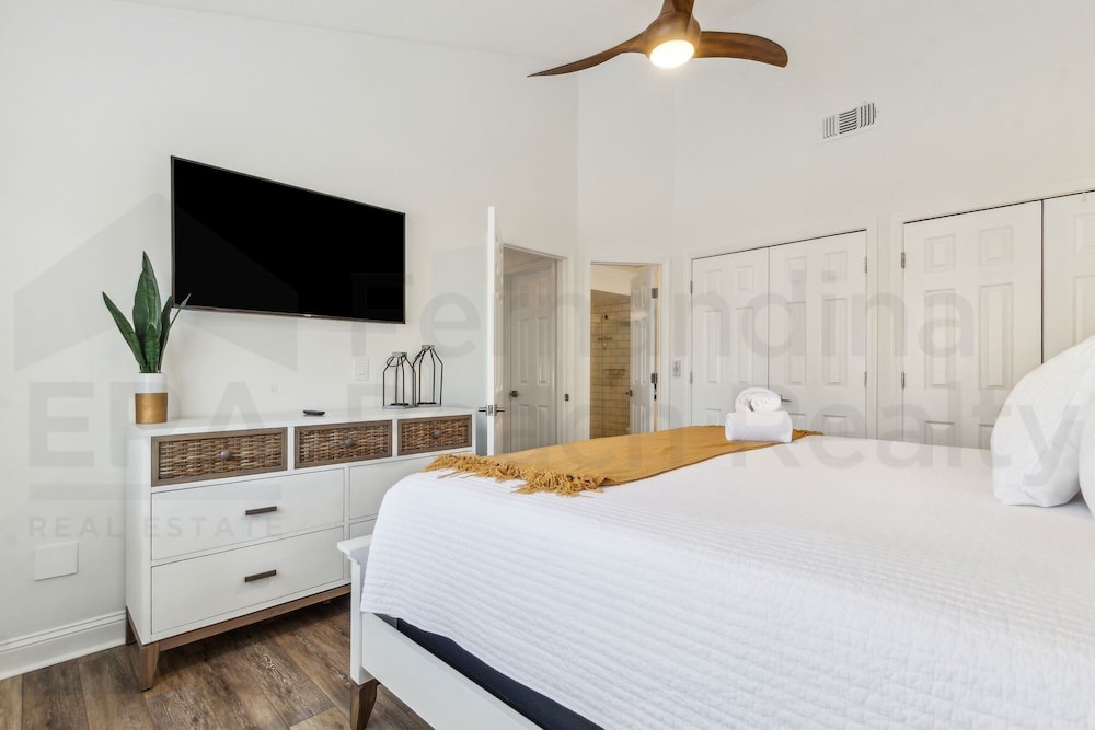 Condo, 2 Bedrooms