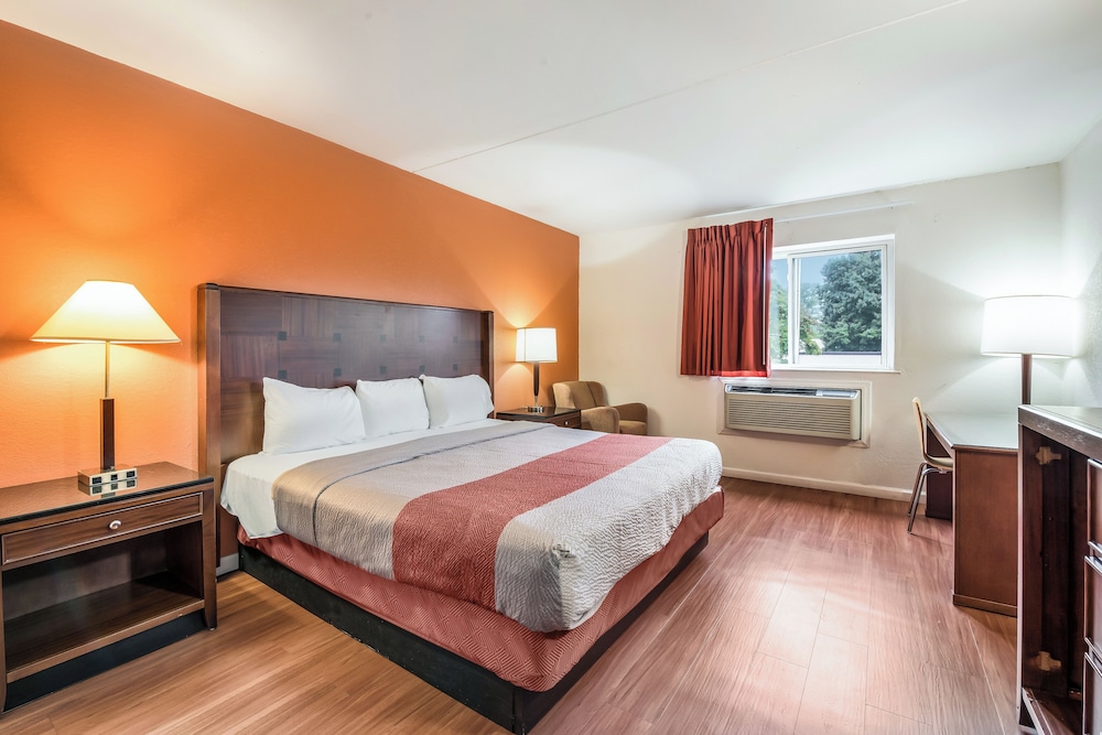 Standard Room, 1 King Bed, Non Smoking - Photo 1