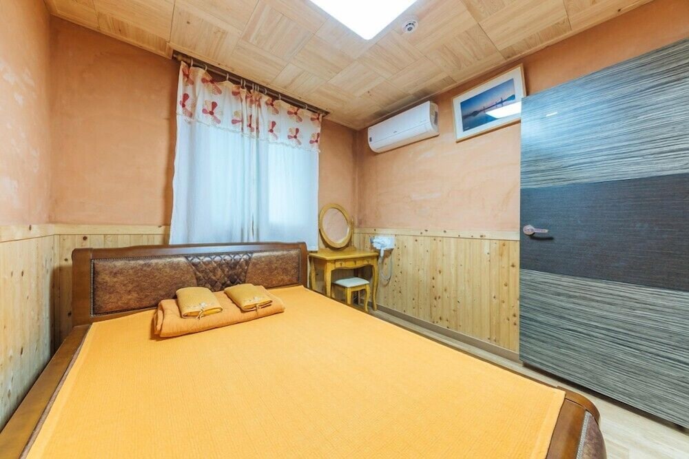 Room (Island 201) - Photo 7