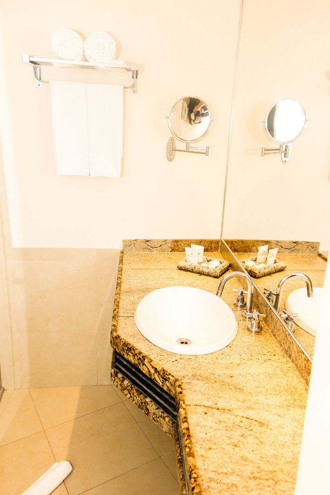 Standard Double Room - Photo 10