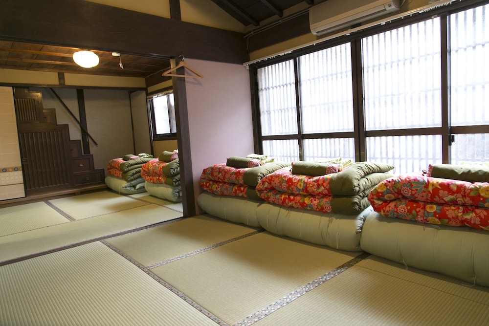 Shared Dormitory, Japanese Futon (Women Only) photo 3