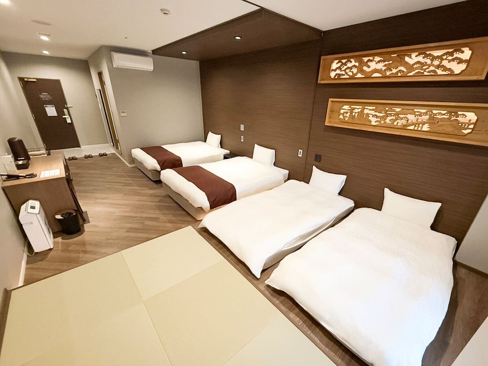 Basic Room, Multiple Beds, Non Smoking (19 sqm)