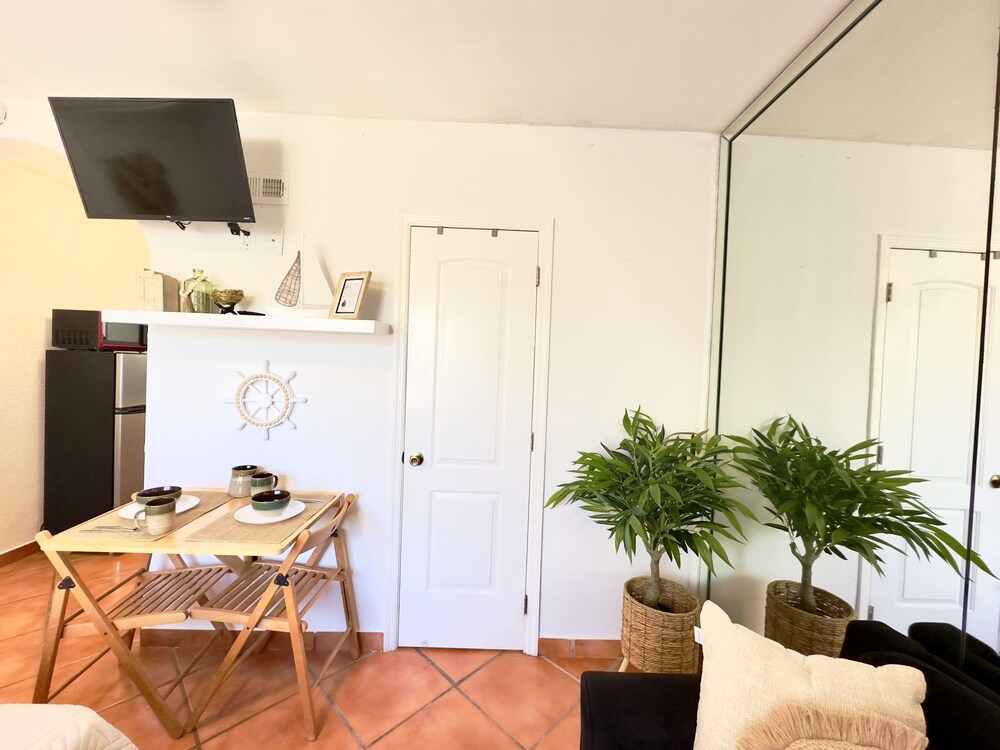 Beach Lover s Studio Apartment in Hollywood FL, Photo 16