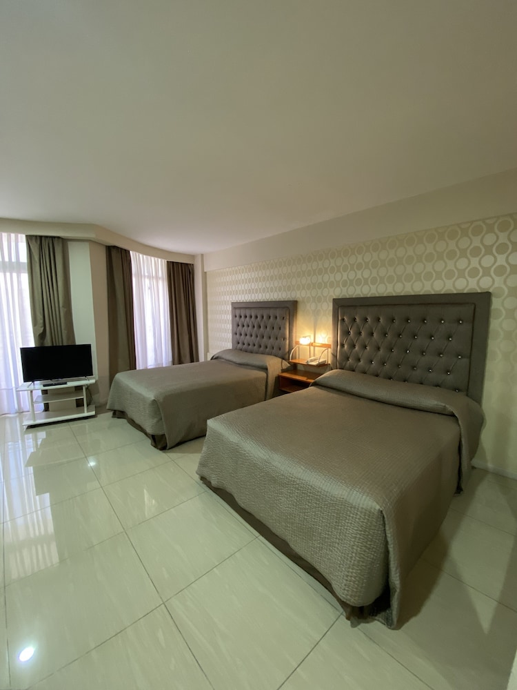 Executive Suite, 2 Twin Beds