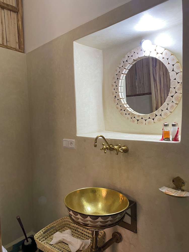 Double or Twin Room - Photo 8