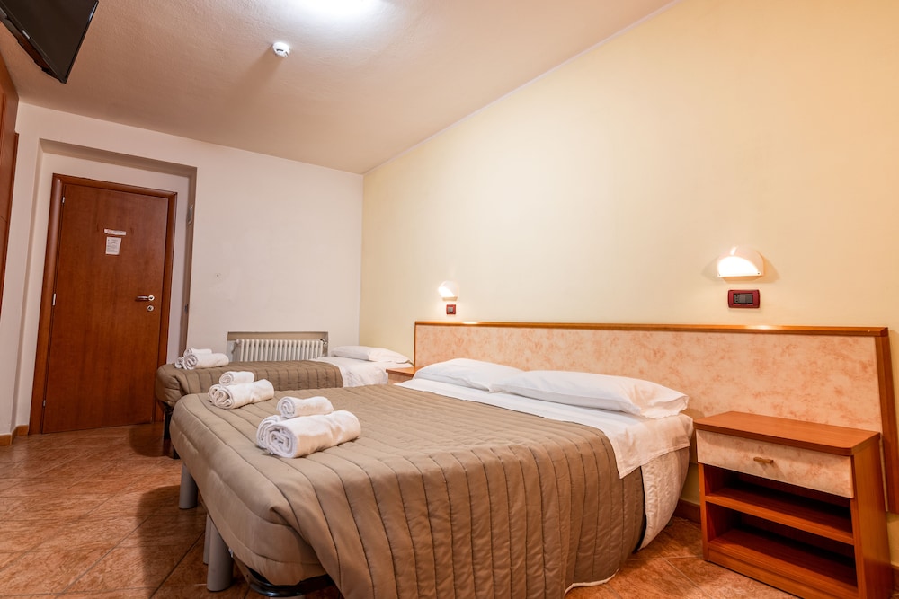 Standard Triple Room photo 3